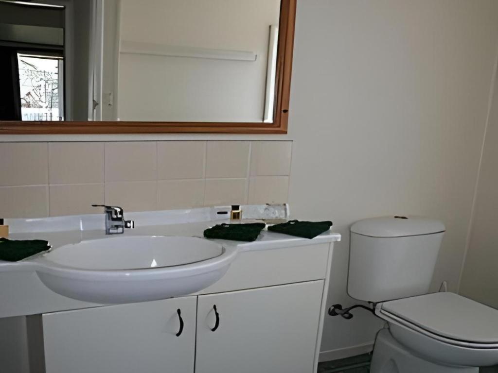 Fletcher Christian Holiday Hotel Бернт Пайн Екстериор снимка